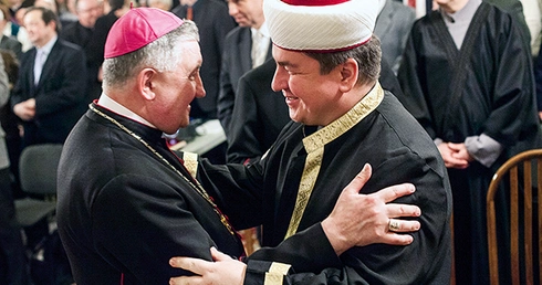 Spotkanie z muzułmanami kończy wymiana znaku pokoju