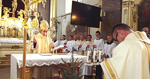  Na misyjną pracę ks. Andrzeja pobłogosławił bp K. Nitkiewicz