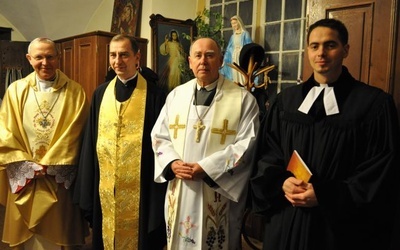 Przedstawiciele siostrzanych Kościołów w Płocku (od lewej): bp Piotr Libera, ks. protojerej Eliasz Tarasiewicz, bp Maria Ludwik Jabłoński i ks. Mateusz Łaciak