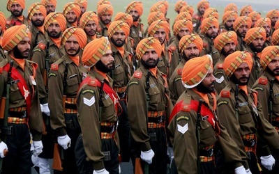 Za mundurem... i turbanem