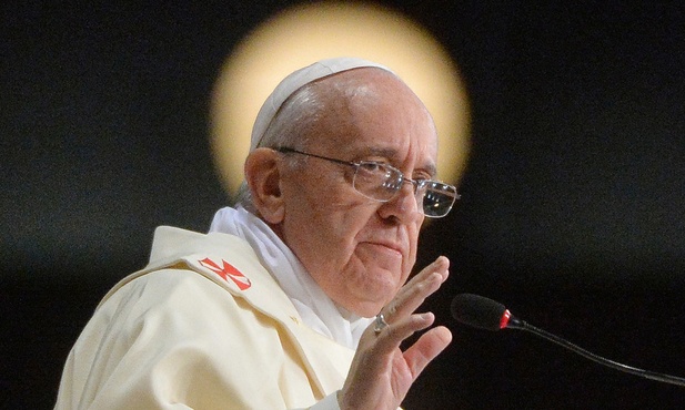Papież ostro o skandalach w Kościele