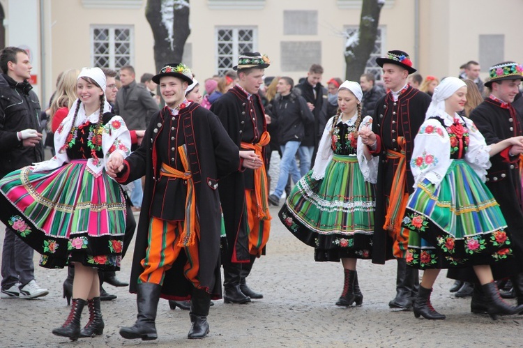 Polonez na Starym Rynku w Łowiczu