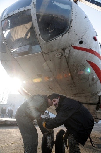 Transport papieskiego śmigłowca