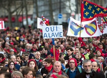 19 stycznia Francuzi tłumnie demonstrowali w Paryżu, domagając się ochrony życia nienarodzonych dzieci. Wyrazili też poparcie dla hiszpańskiego rządu, który zamierza ograniczyć możliwość aborcji