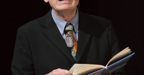 Leszek Długosz jest trochę aktorem (zagrał w kilku filmach), bardziej muzykiem, pianistą, poetą, pisze felietony, prowadził też autorski program w radiu. Dużo podróżuje i koncertuje za granicą