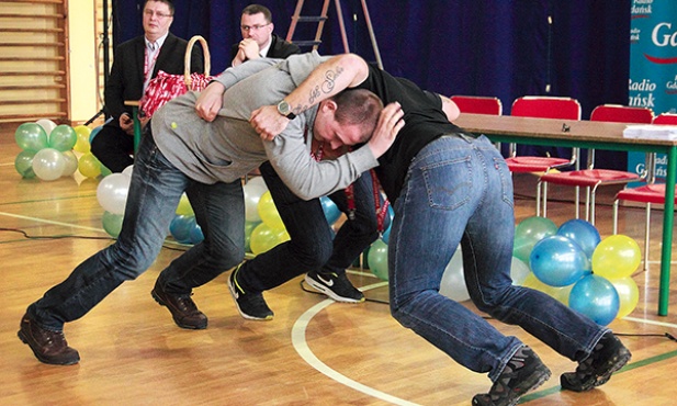 Rugbiści Arki i Lechii zaprezentowali kilka podstawowych ustawień zawodników podczas meczu 