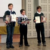  Zwycięzcy konkursu: Franciszek Golaś (II miejsce), Paweł Kocybała (I miejsce) i Jakub Siwy (III miejsce) 