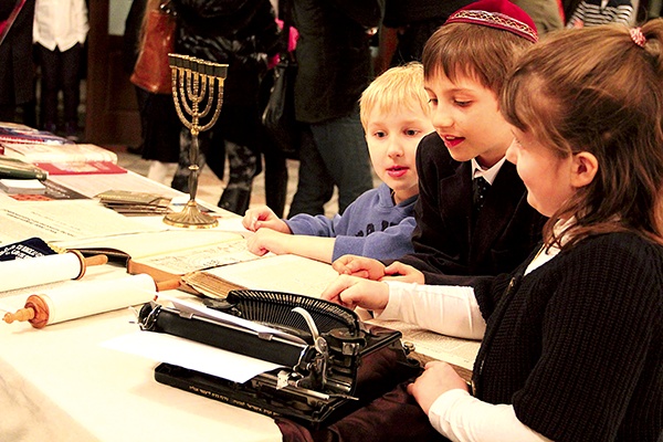 Uczestnicy obchodów mogli w jakimś stopniu zapoznać się z kulturą żydowską