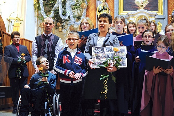  Ewelina i Maciej Bilowie dają piękne świadectwo życia doświadczonego chorobą synów