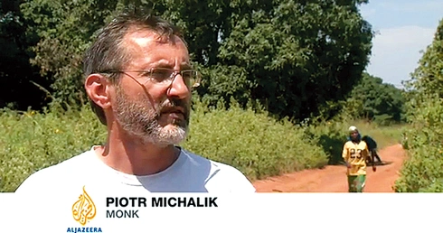  Brat Piotr Michalik udziela wywiadu katarskiej telewizji Al-Dżazira. Polskie telewizje nie wysłały do RŚA swoich reporterów, mimo że pracuje tam wielu misjonarzy z naszego kraju – zarówno duchownych, jak i świeckich