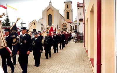  Do sanktuarium przybywają pielgrzymi z różnych zakątków Polski