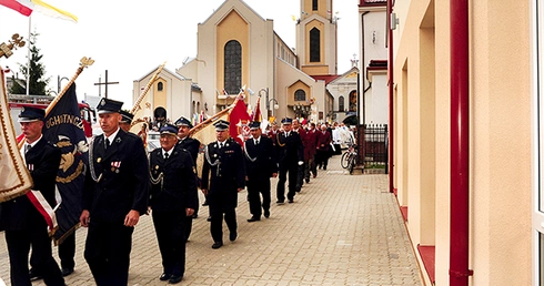  Do sanktuarium przybywają pielgrzymi z różnych zakątków Polski
