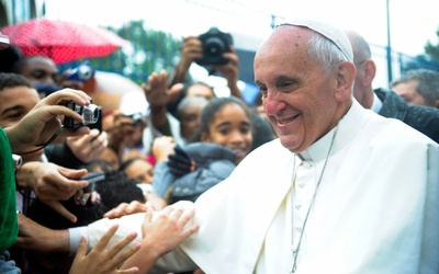 Papież: niech media zbliżają ludzi