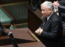 To "kpiny ze społeczeństwa i propaganda"