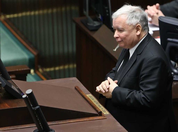 To "kpiny ze społeczeństwa i propaganda"