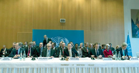 Rokowania w Montreux. Pierwszy z lewej: minister spraw zagranicznych Rosji Siergiej Ławrow. W środku: sekretarz generalny ONZ Ban Ki Moon. Pierwszy z prawej: sekretarz stanu USA John Kerry