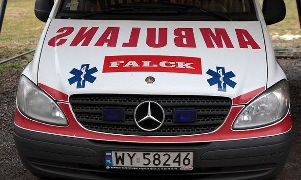 Wypadek autobusu - 13 osób rannych