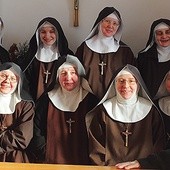  Siostry z klasztoru mniszek klarysek kapucynek ze Szczytna 