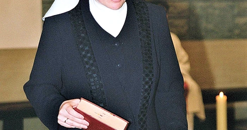 Barbara Pietrzak podczas obrzędu konsekracji dziewicy w kościele  św. Marcina w 2001 r. przyjęła imię Agnes
