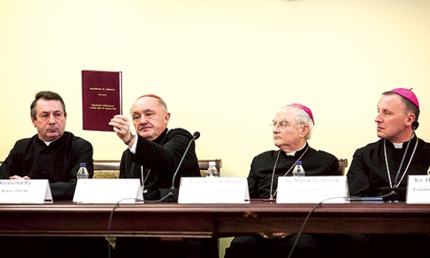 W ciągu ośmiu lat w Warszawie przybyło nieznacznie osób systematycznie praktykujących (32 proc.) oraz przystępujących systematycznie do Komunii św.  (15 proc. wierzących)  – ujawniono na konferencji