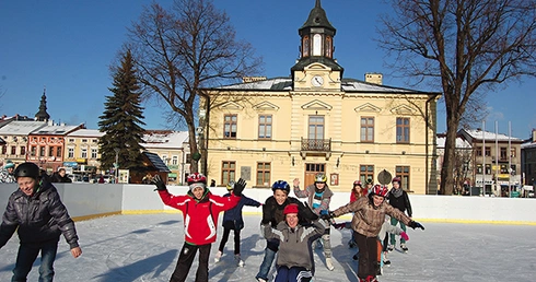  Na nowotarskim rynku na dzieci czeka sztuczne lodowisko