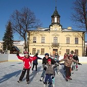  Na nowotarskim rynku na dzieci czeka sztuczne lodowisko