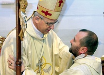   Krzyż misyjny o. Maciejowi wręczył bp Jan Piotrowski