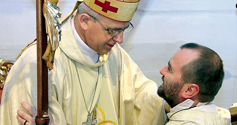   Krzyż misyjny o. Maciejowi wręczył bp Jan Piotrowski