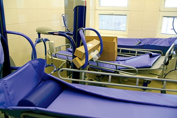  Na potrzeby oddziału zakupiono nowoczesne łóżka do mycia pacjentów