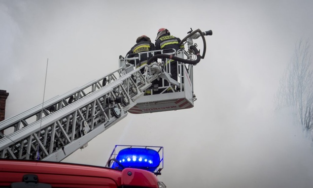 Spłonął magazyn meblowy w Rembertowie