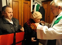 Barbara i Jerzy Baryłkowie są szczęśliwi, że mogli mieć relikwie bł. Jana Pawła II w swoim domu