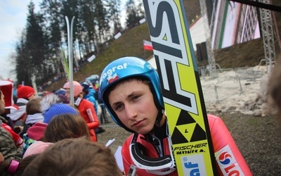 To był skok na 102... Tyle metrów wystarczyło, by Krzysztof Biegun z Gilowic do swoich narciarskich trofeów mógł dołączyć złoty medla w drużynowej konkurencji Mistrzostw Świata 
