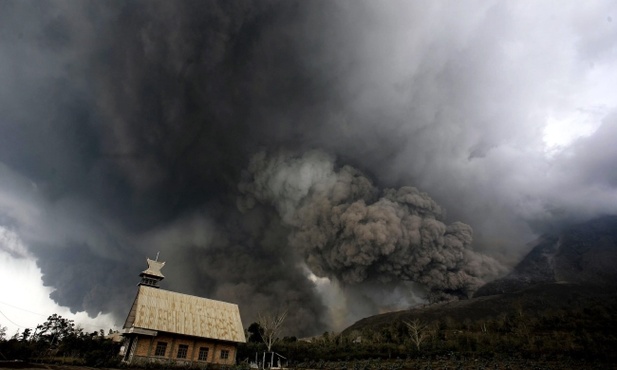 Erupcja wulkanu, są ofiary śmiertelne