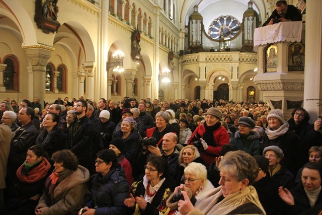 Koncert Józefa Skrzeka i górali dla Stecówki