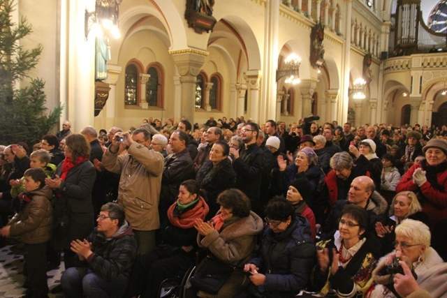 Koncert Józefa Skrzeka i górali dla Stecówki