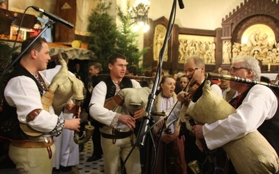 Koncert Józefa Skrzeka i górali dla Stecówki