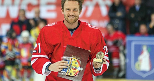 Mariusz Czerkawski  był uczestnikiem olimpiady w Albertville w 1992 r., jest jednym z najlepszych polskich hokeistów w historii, grał w lidze NHL
