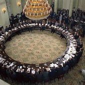 Obrady Okrągłego Stołu trwały  od 6 lutego do 5 kwietnia 1989 r. w siedzibie Urzędu Rady Ministrów PRL w Pałacu Namiestnikowskim