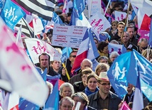 2 lutego 2014 r. Przez Paryż po raz kolejny przeszła kilkusettysięczna manifestacja w proteście przeciwko wprowadzaniu we Francji praw uderzających w rodzinę