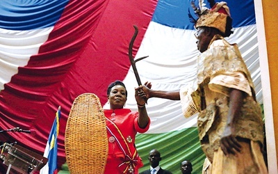 Catherine Samba-Panza jest chrześcijanką, pierwszą w historii Republiki Środkowoafrykańskiej kobietą na stanowisku prezydenta