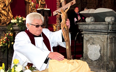 Pielgrzymowanie krzyża rozpoczęło się i zakończyło w katedrze wrocławskiej