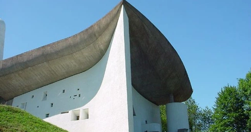 Kolejny kościół zdemolowany