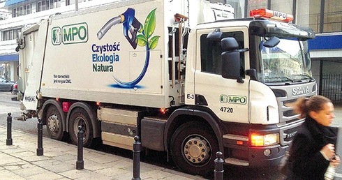  Firmy odbierające śmieci muszą dostarczyć trzy rodzaje pojemników na odpady: segregowane suche (gazety, plastik czy puszki), odpady zmieszane (np. odpady kuchenne) i szkło opakowaniowe (butelki po napojach czy słoiki)