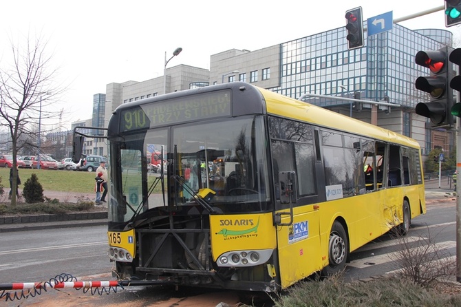 Wypadek autobusu w Katowicach