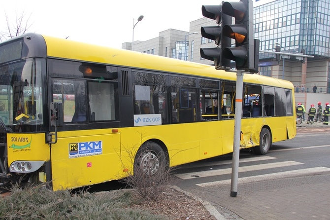 Wypadek autobusu w Katowicach