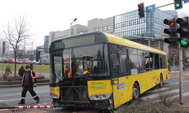 Wypadek autobusu w Katowicach