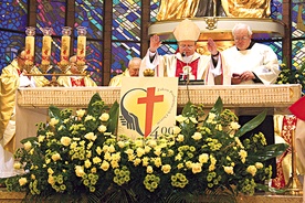 Biskup Gerard Kusz udzielił specjalnego błogosławieństwa chorym, starszym i cierpiącym