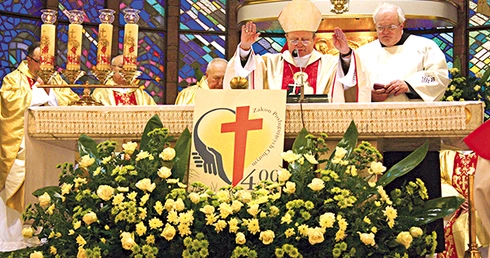 Biskup Gerard Kusz udzielił specjalnego błogosławieństwa chorym, starszym i cierpiącym