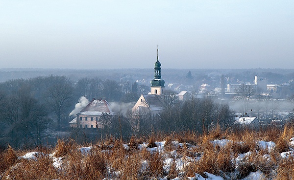 Wieża kościoła pw. Najświętszej Maryi Panny w Nowogrodzie Bobrzańskim mogła być dla barona Malcolma von Sinclaira znakiem nadziei na powodzenie dyplomatycznej misji 