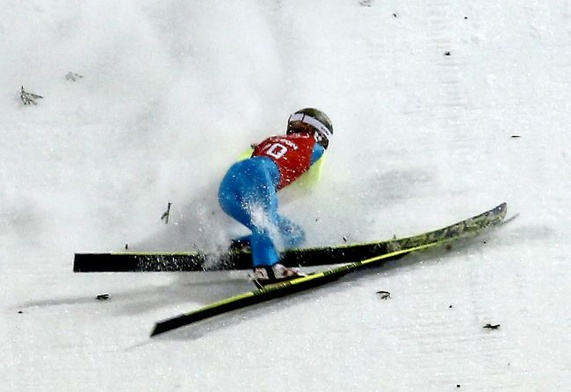 Stoch z ręką na temblaku